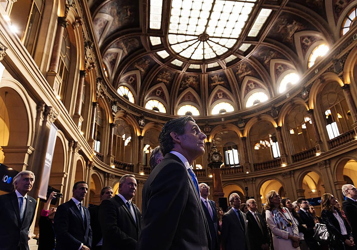 El presidente ejecutivo de Telefónica, José María Álvarez-Pallete, durante el tradicional toque de campaña en el centenario de la compañía.