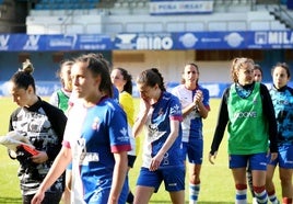 Las jugadoras, cabizbajas al final del choque.