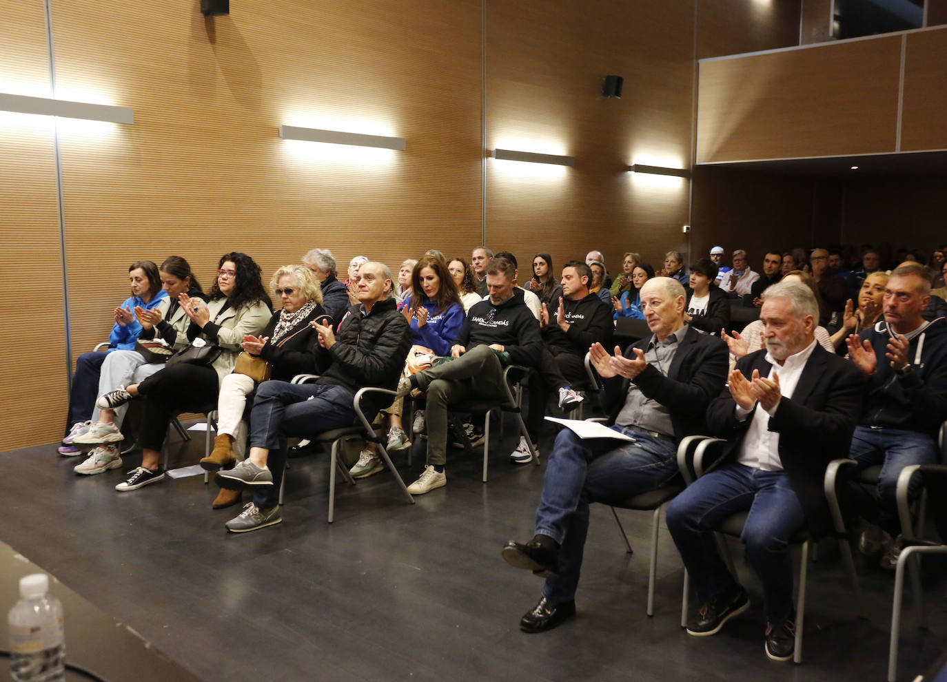 Emotivo homenaje en Candás al ciclista Alejandro Carnicero