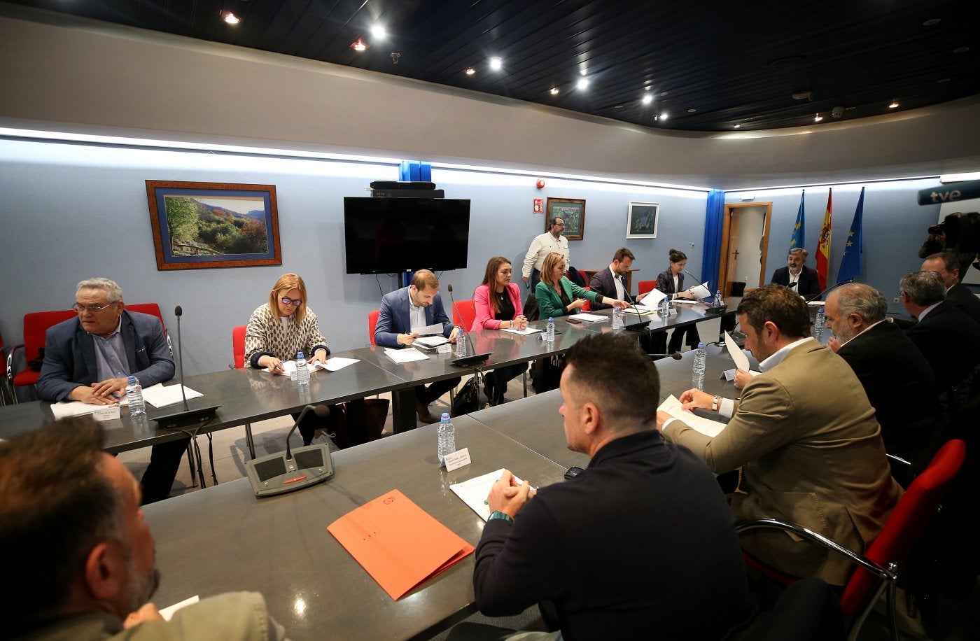 Partidos políticos, agentes económicos y sociales y gobierno del Principado en la reunión de la Alianza.