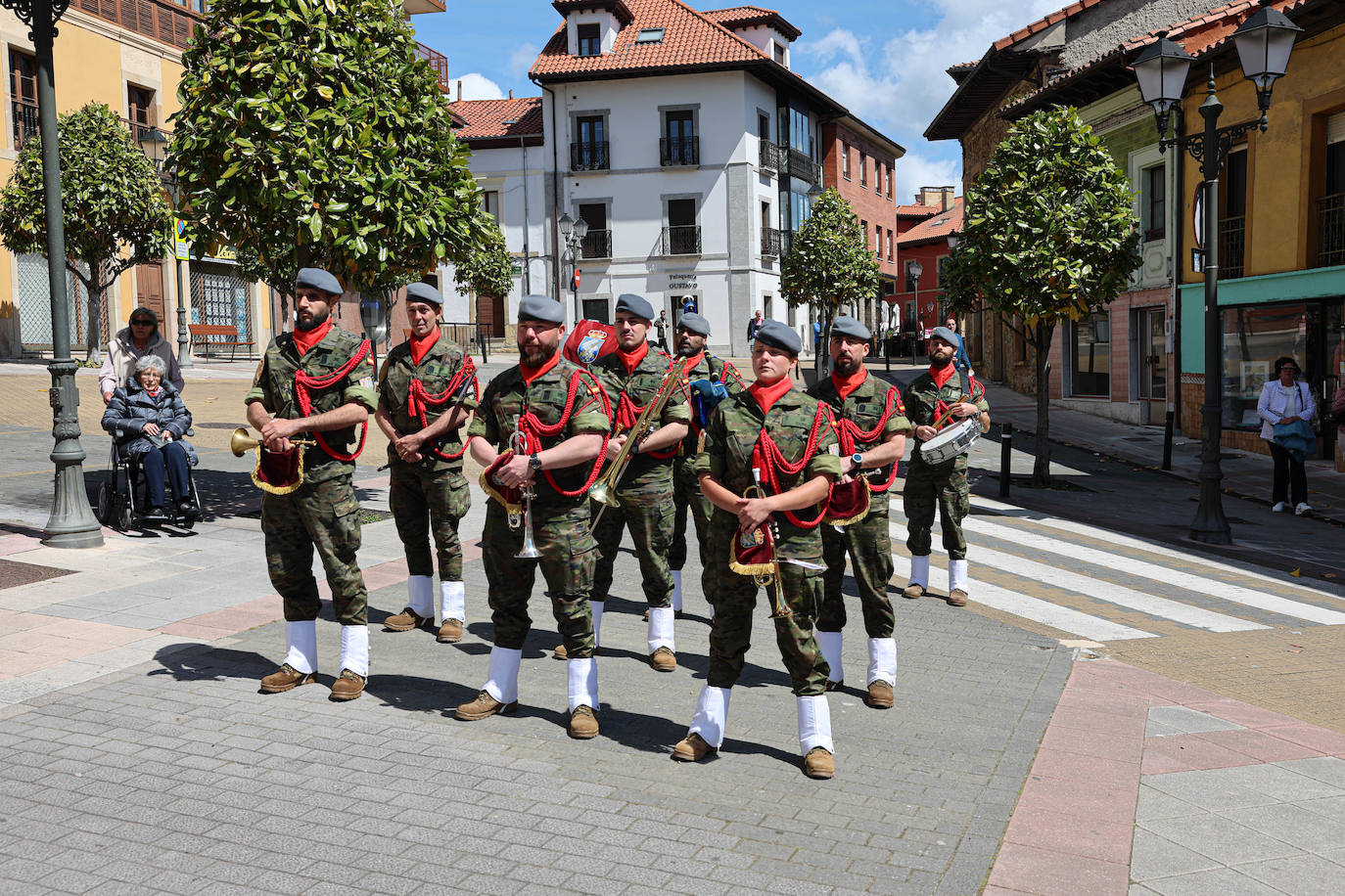 Gaitas, cornetas y tambores cierran las fiestas de Noreña