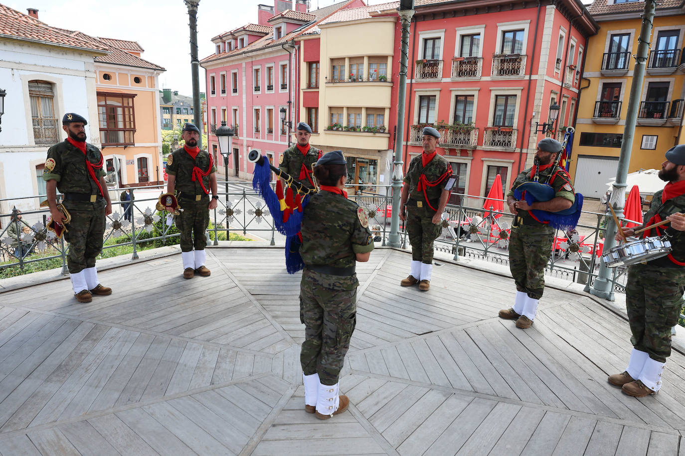 Gaitas, cornetas y tambores cierran las fiestas de Noreña