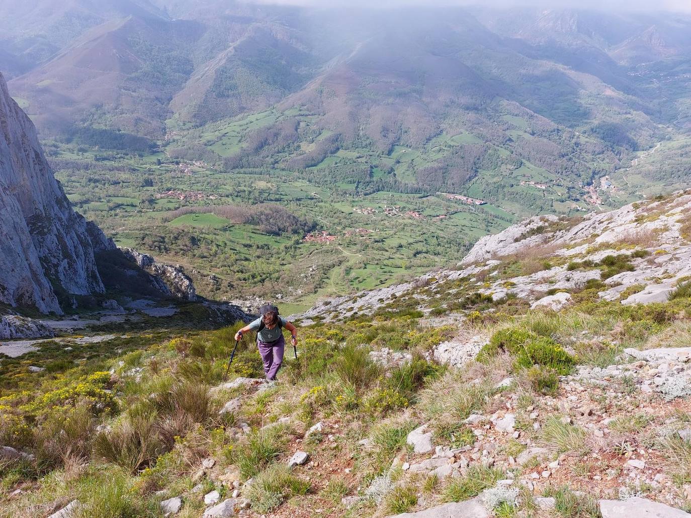 Avanzando por la canal de la Faya