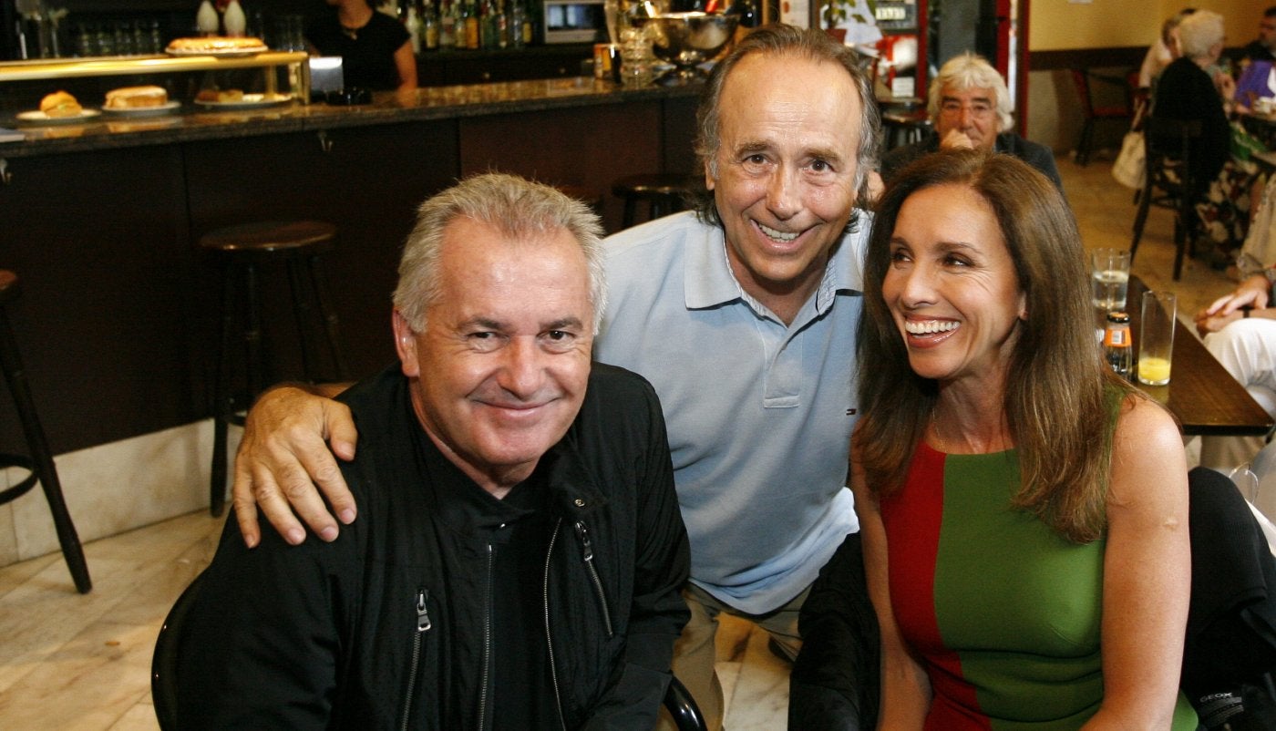 Víctor Manuel, Joan Manuel Serrat y Ana Belén, en la Semana Negra de Gijón en 2009.