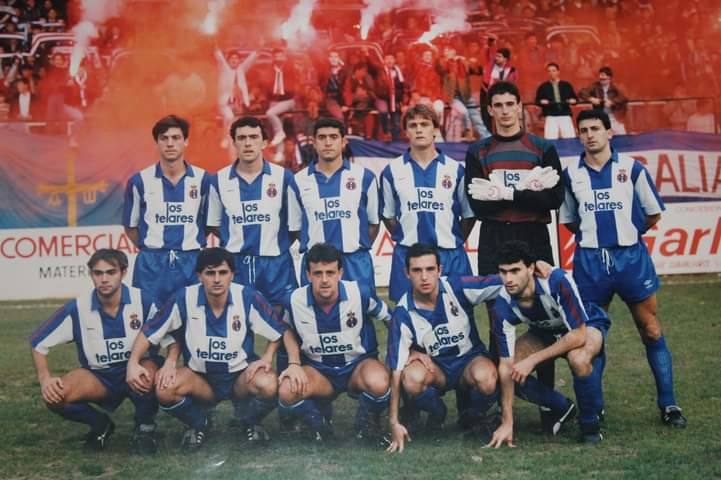 En la imagen superior, Nacho Castro en un partido de la Liga de Expansión de México. En la inferior, en una formación histórica del Real Avilés en Segunda, de pie desde la izquierda García Barrero, Jaime, Yeli, Benito, Rafa y Blas. Agachados, Manel, Joaquín, Iñaki Marigil, Nacho Castro y Fran.