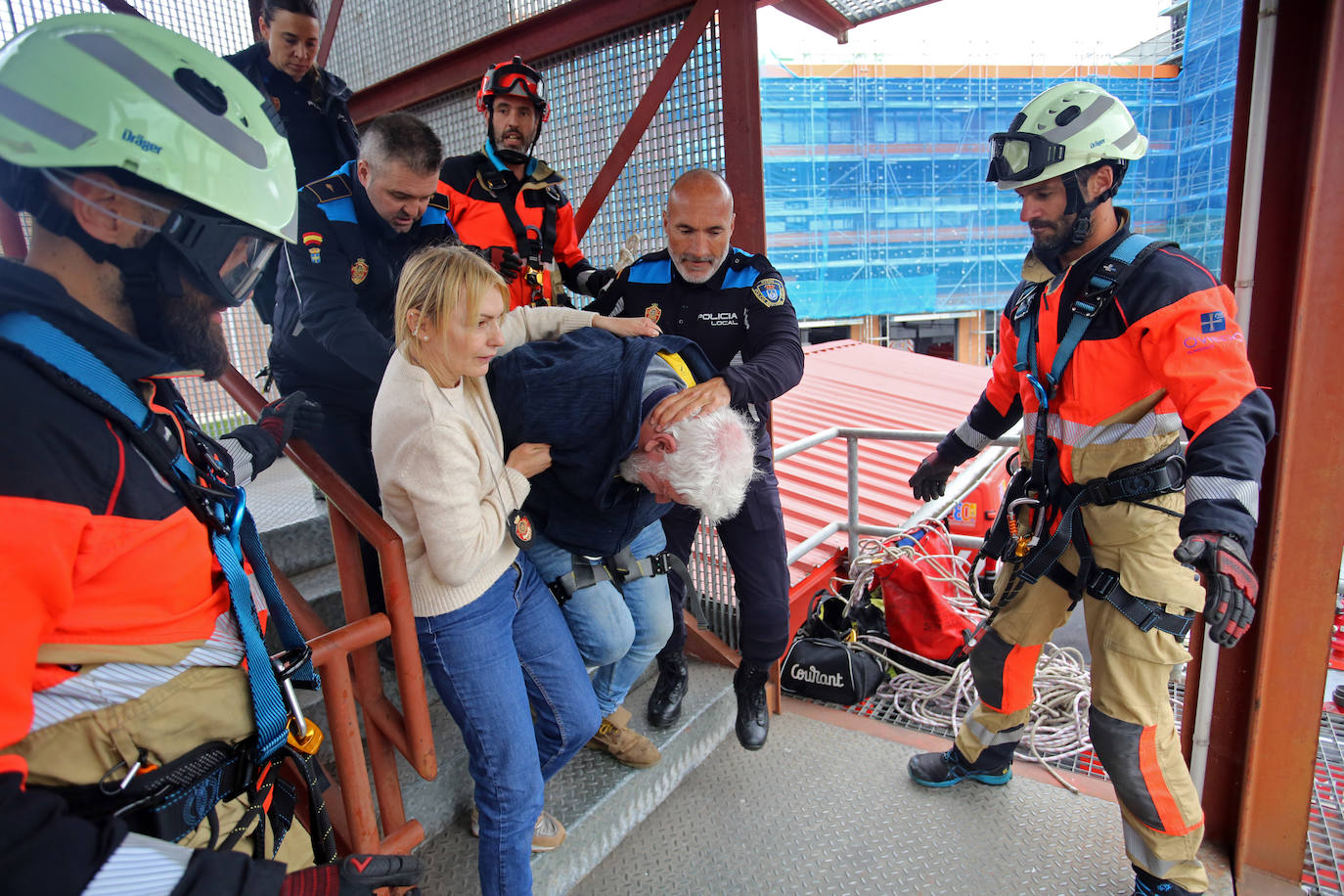 Así fue el realista simulacro para evitar un suicidio en Oviedo