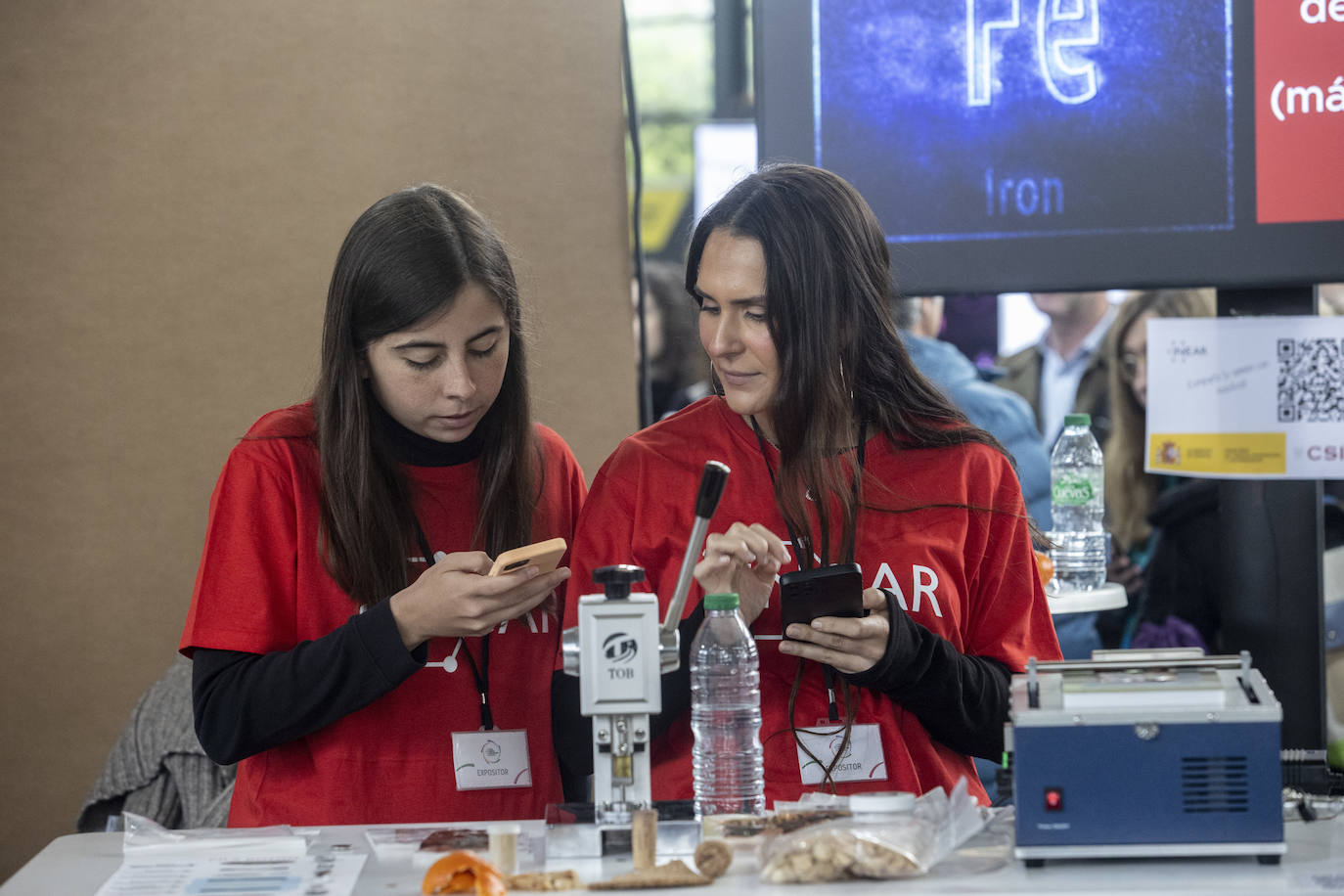 Escape room, simuladores, hologramas y cultivos bajo tierra con luces led en la Feria de la Ciencia