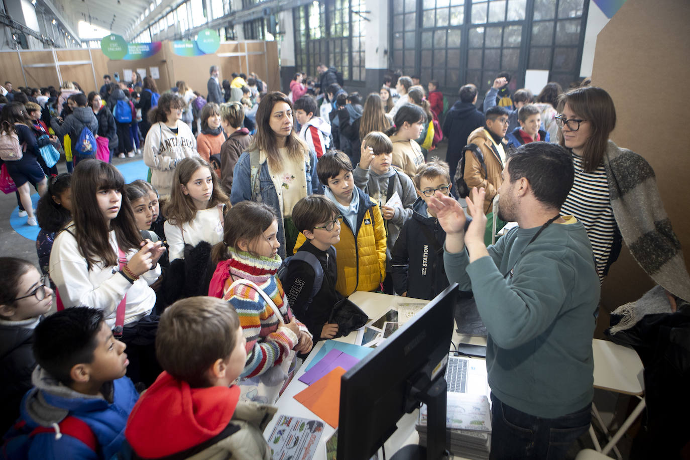 Escape room, simuladores, hologramas y cultivos bajo tierra con luces led en la Feria de la Ciencia