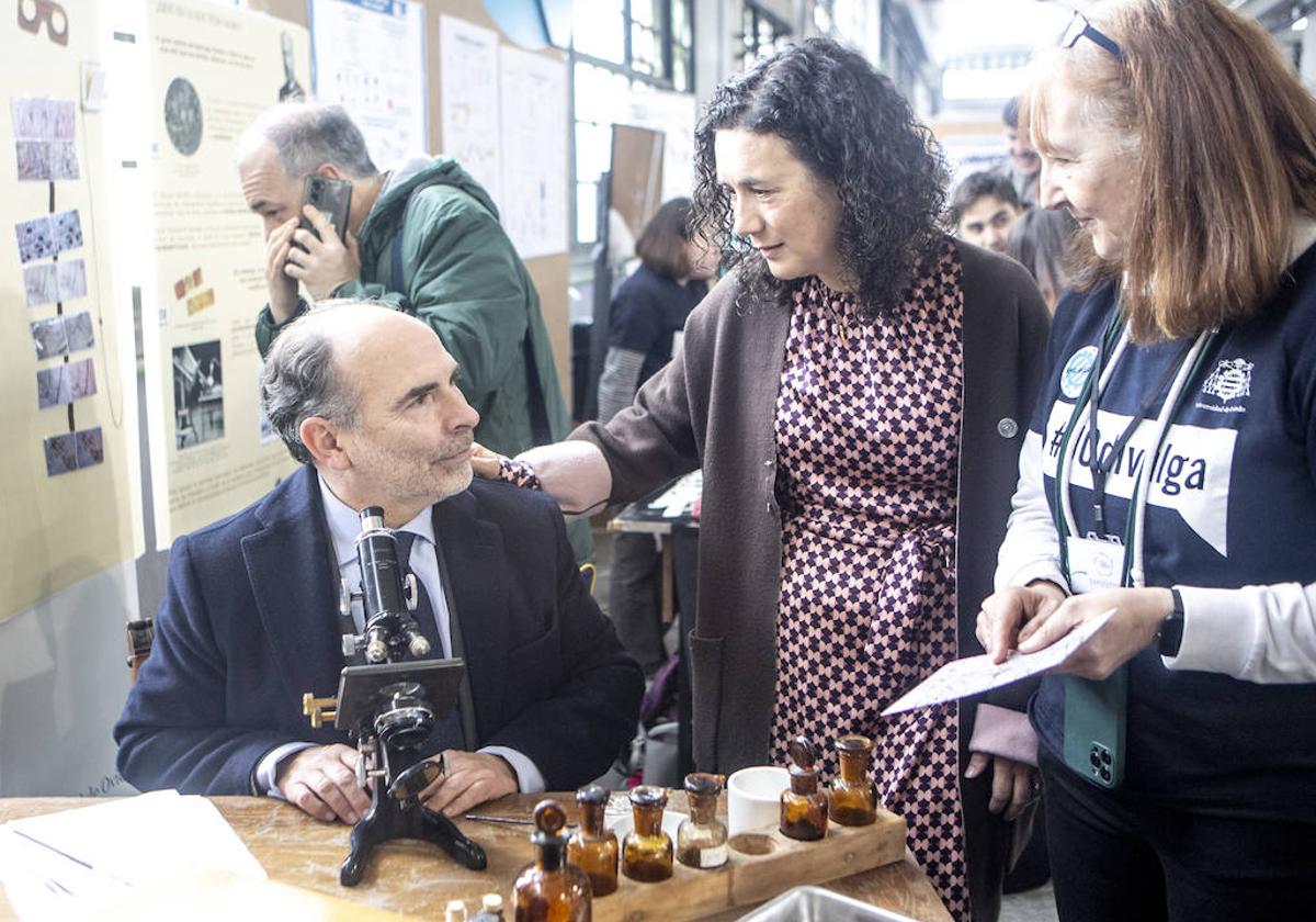 Villaverde, en la inauguración de la Feria de la Ciencia y la Innovación de la Vega,