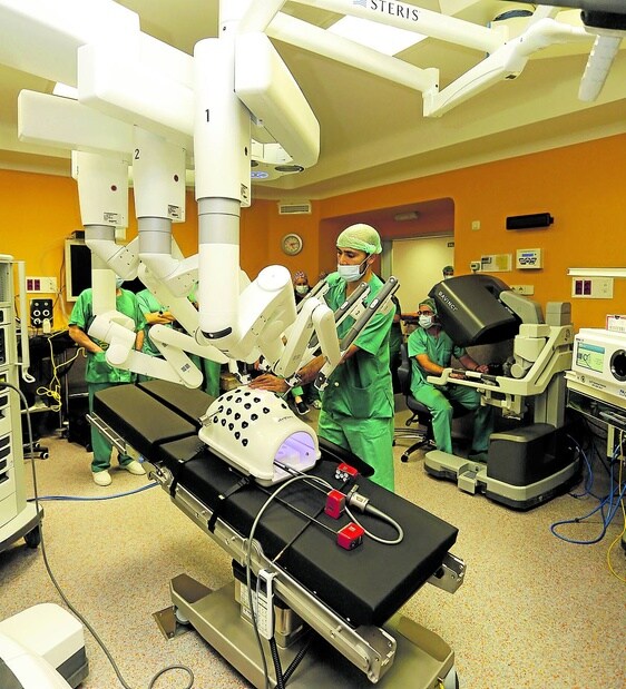 Quirófano del Hospital de Cabueñes que alberga el robot Da Vinci.
