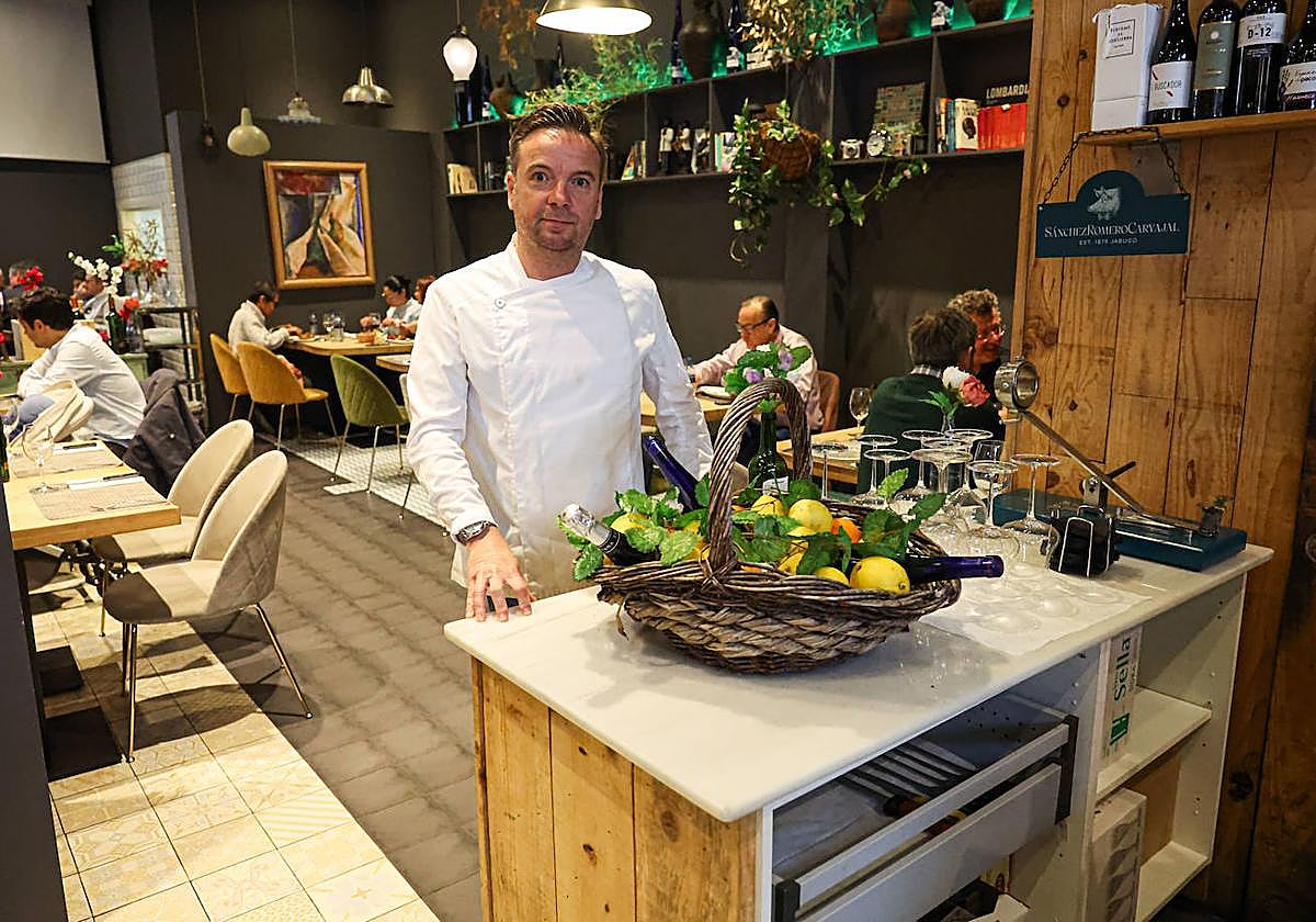 Juan Acinas, al frente del Caprichos de Oviedo.