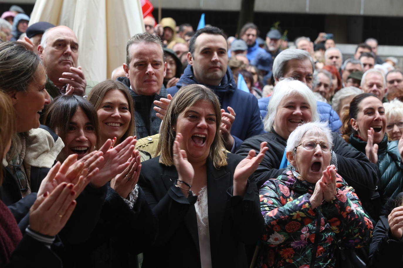 Concentración ante la sede de la FSA para «apoyar a nuestro legítimo presidente»