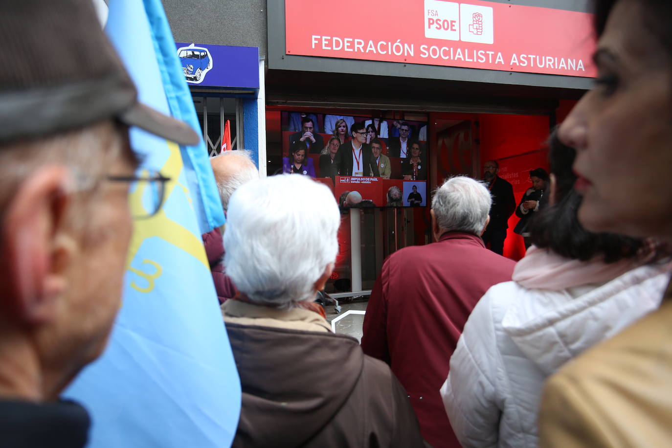 Concentración ante la sede de la FSA para «apoyar a nuestro legítimo presidente»