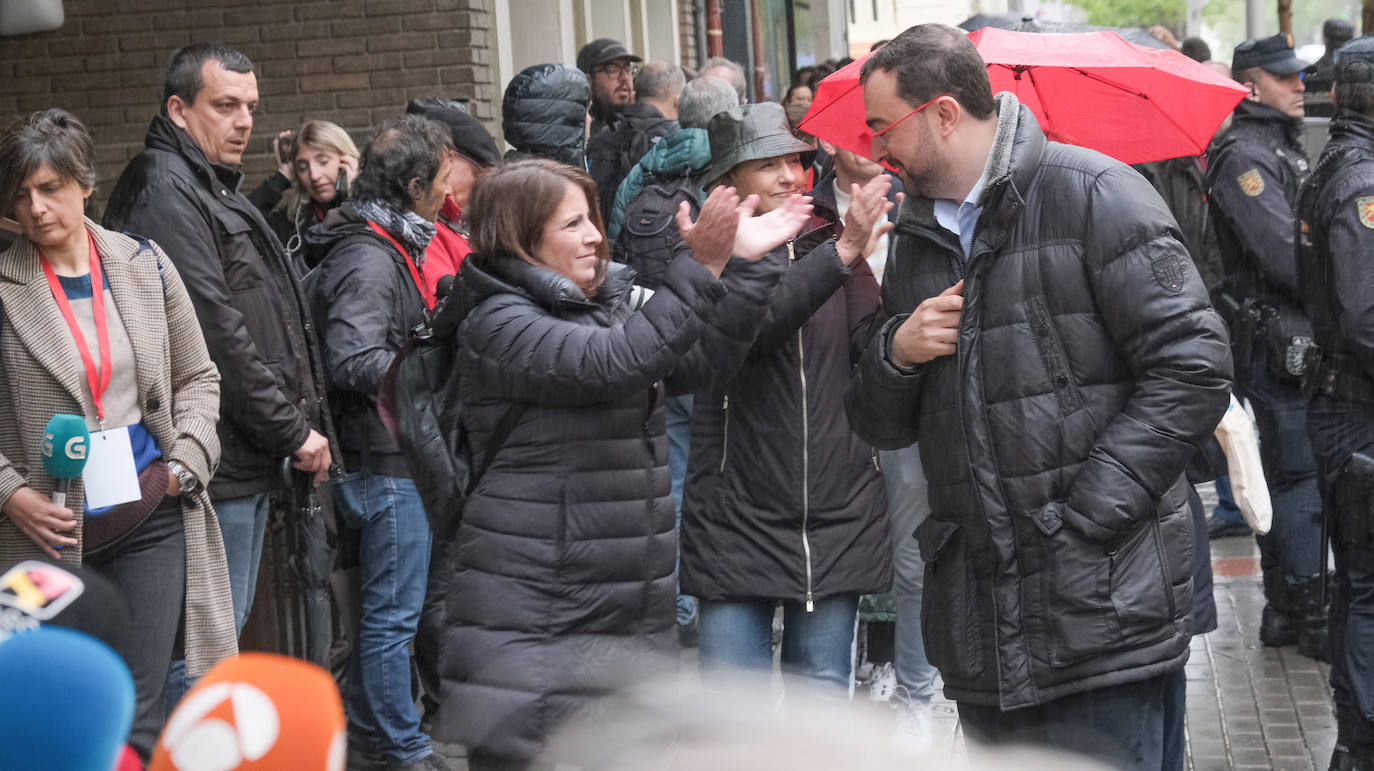 Militantes y simpatizantes socialistas asturianos en Madrid: «Yo, con Pedro Sánchez»