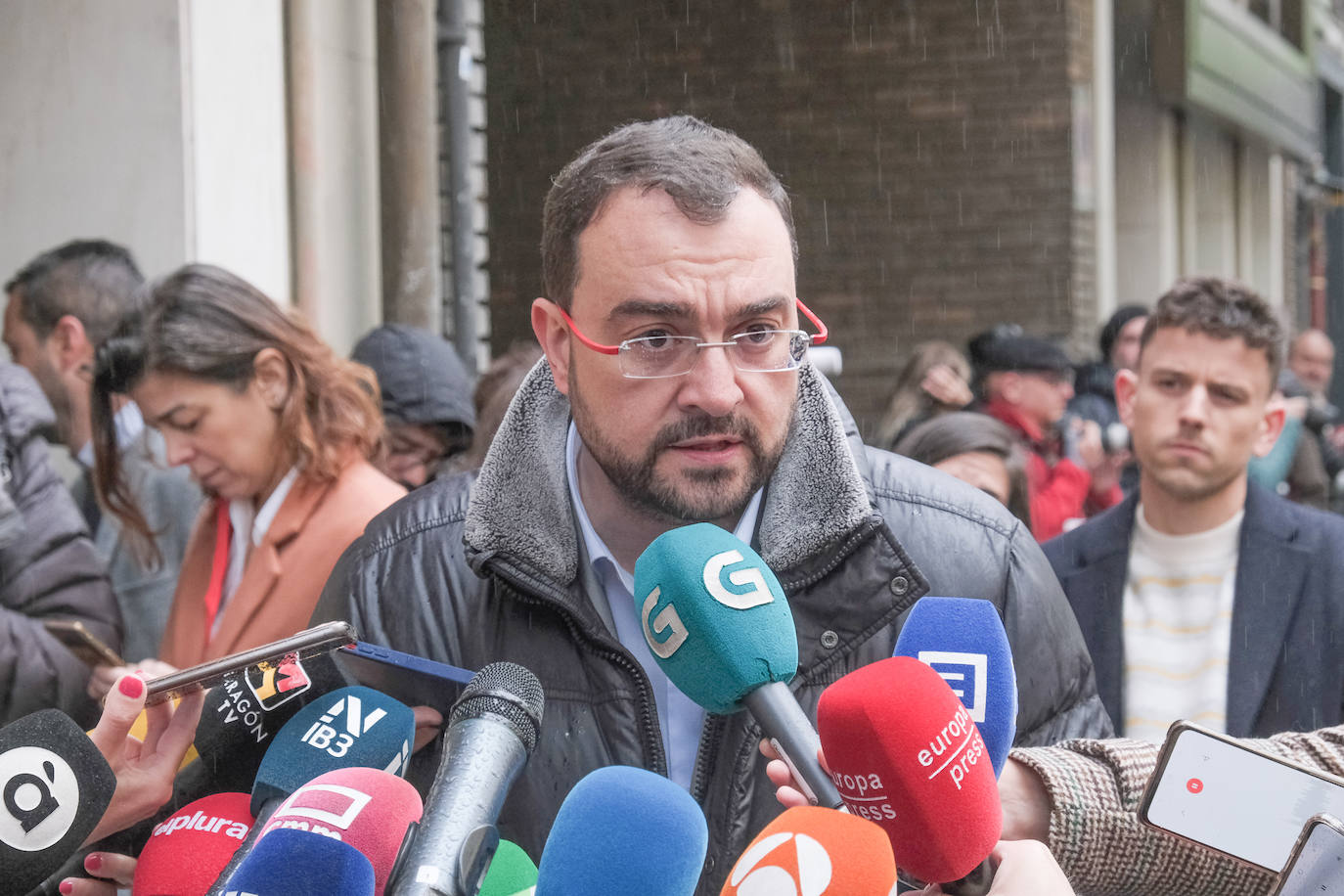 Militantes y simpatizantes socialistas asturianos en Madrid: «Yo, con Pedro Sánchez»