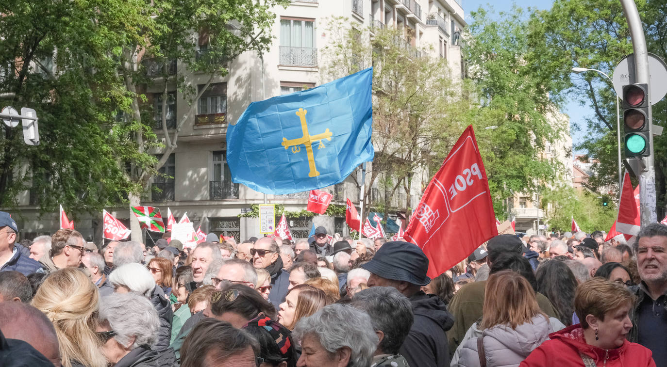 Militantes y simpatizantes socialistas asturianos en Madrid: «Yo, con Pedro Sánchez»