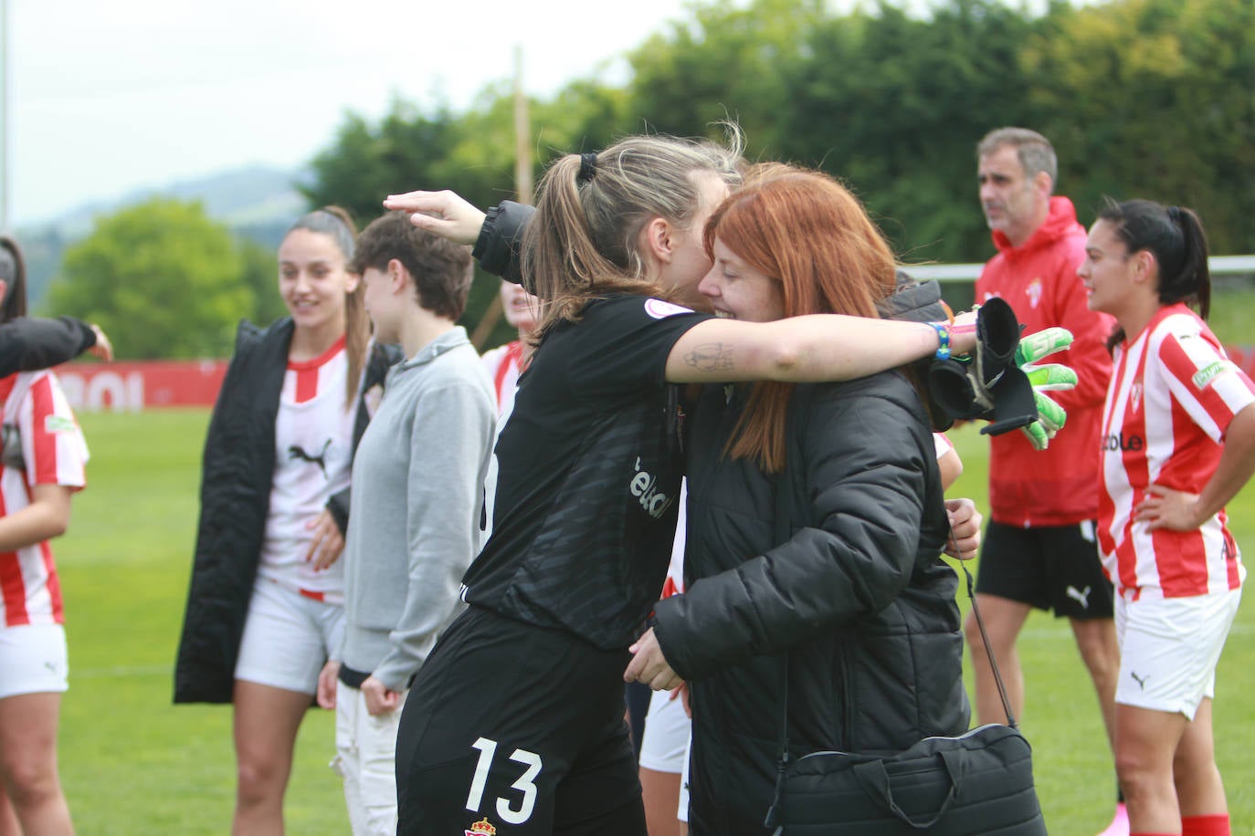 El Sporting Femenino certifica la permanencia: las imágenes de la celebración