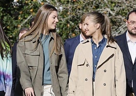 La Infanta Sofía y la Princesa de Asturias comparten confidencias en Arroes, Pueblo Ejemplar de 2023.