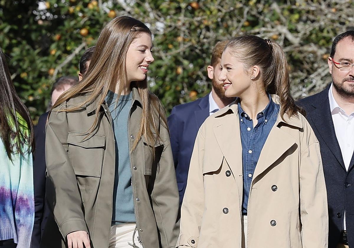 La Infanta Sofía y la Princesa de Asturias comparten confidencias en Arroes, Pueblo Ejemplar de 2023.