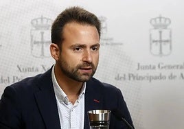 Queipo acusa a Barbón de «dividir a los asturianos en función de si votan al PSOE»