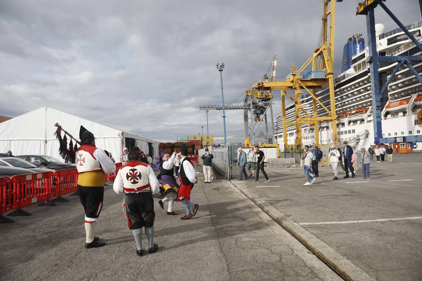 Gijón vuelve a recibir a su primer crucero