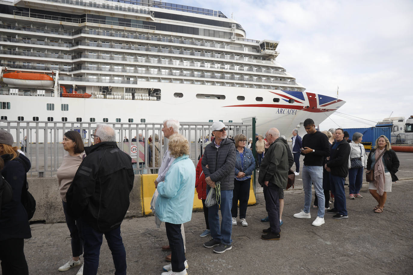 Gijón vuelve a recibir a su primer crucero