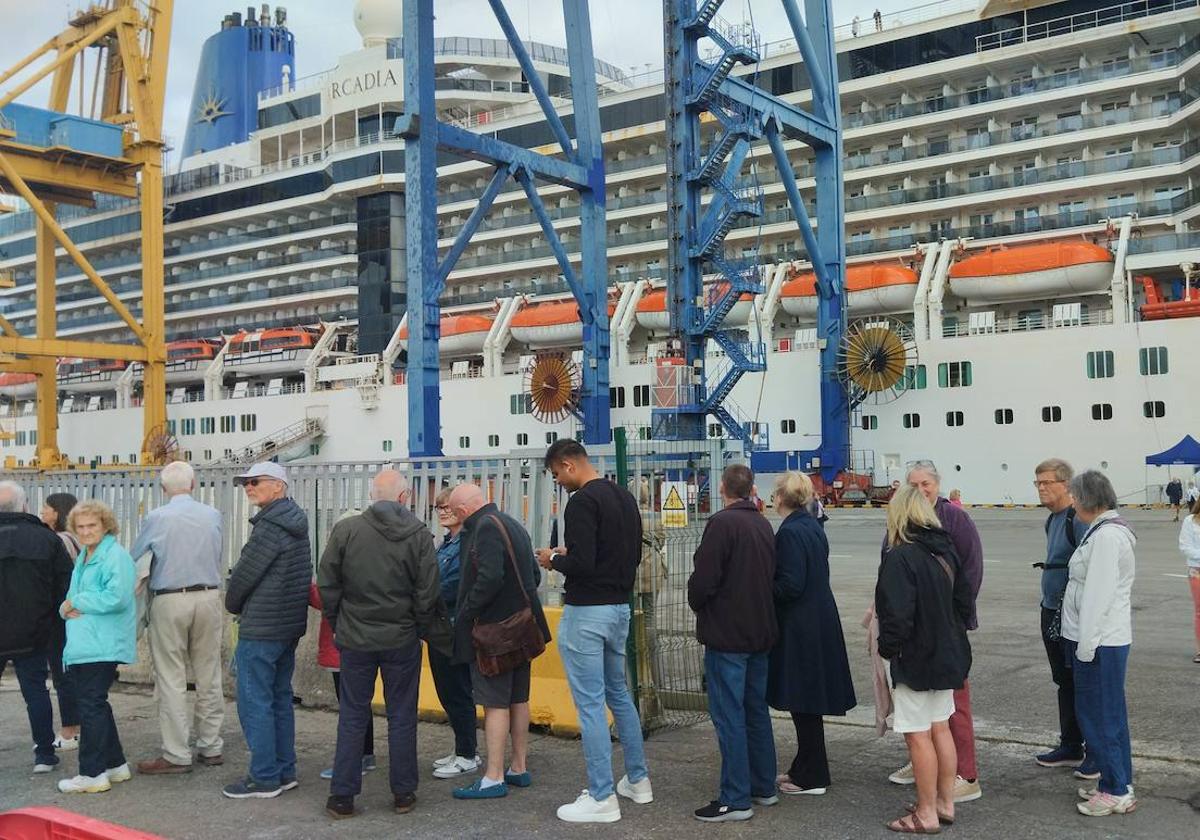 El crucero Arcadia, en Gijón.