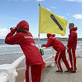 Arranca la temporada de baños en las playas de Gijón