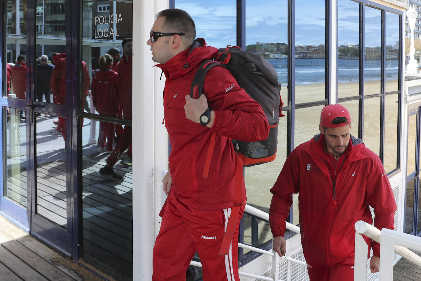 Arranca la temporada de baños en las playas de Gijón