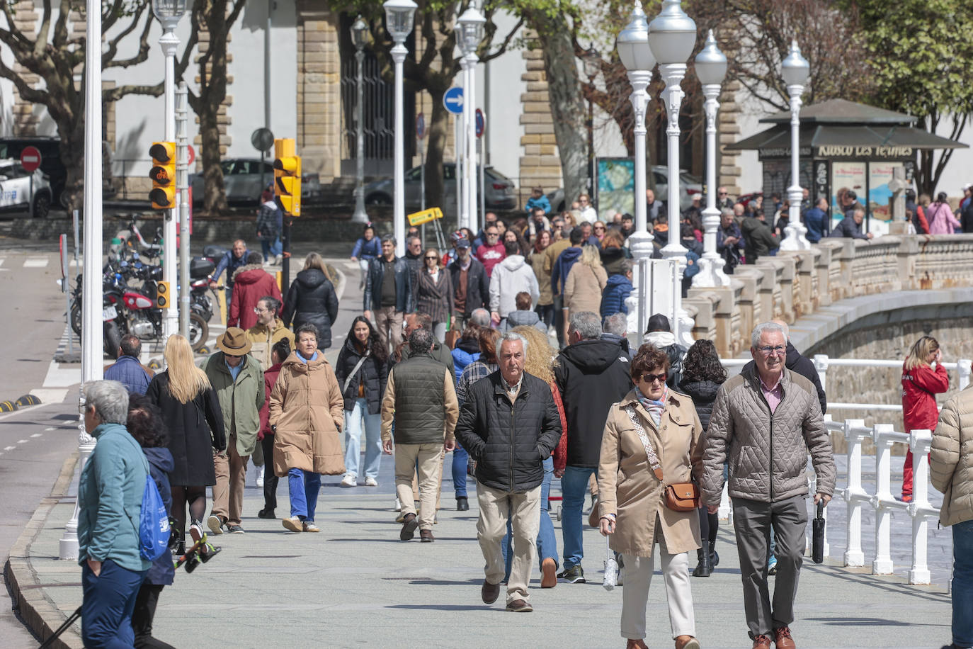 Los turistas eligen Gijón en el puente de mayo