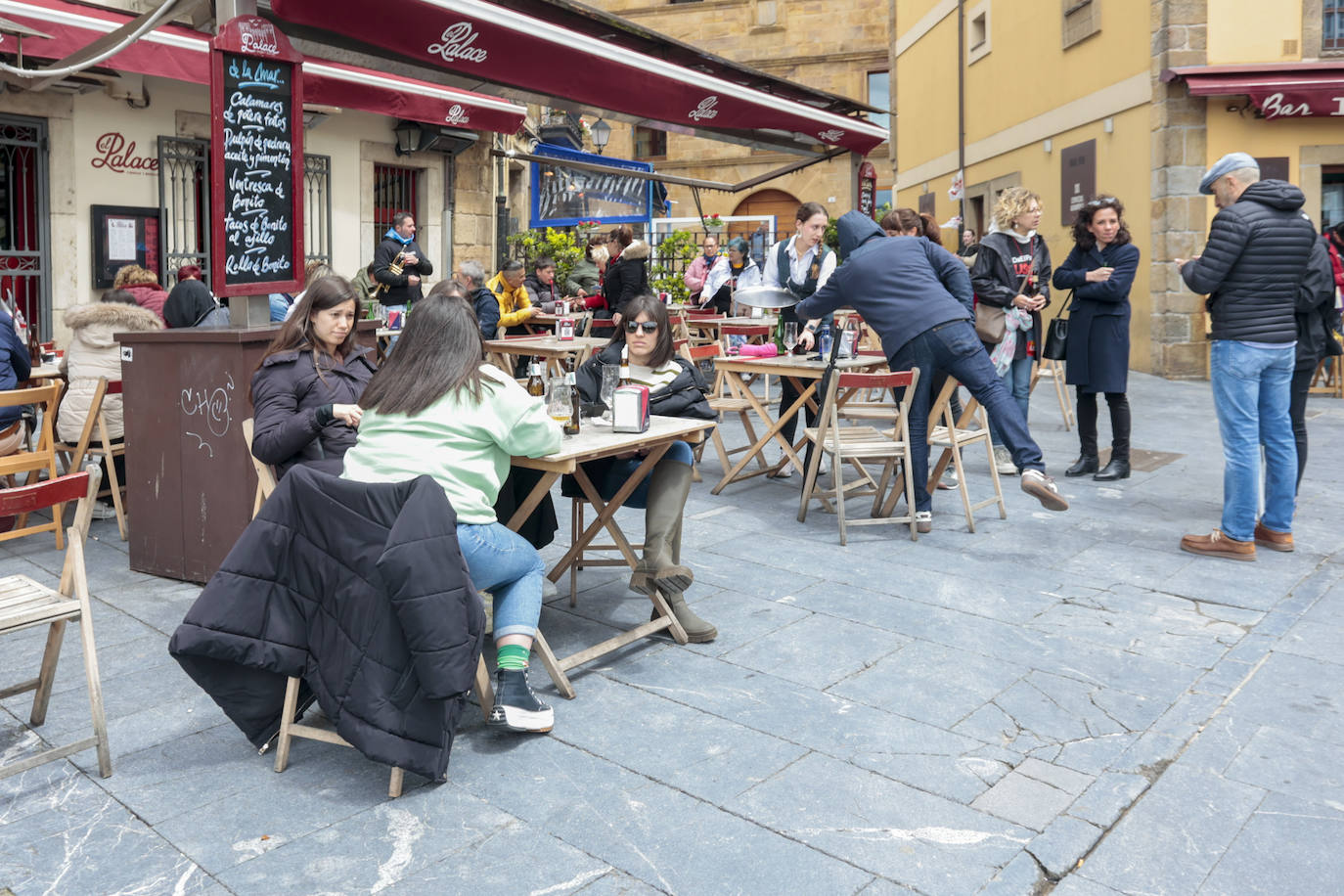 Los turistas eligen Gijón en el puente de mayo