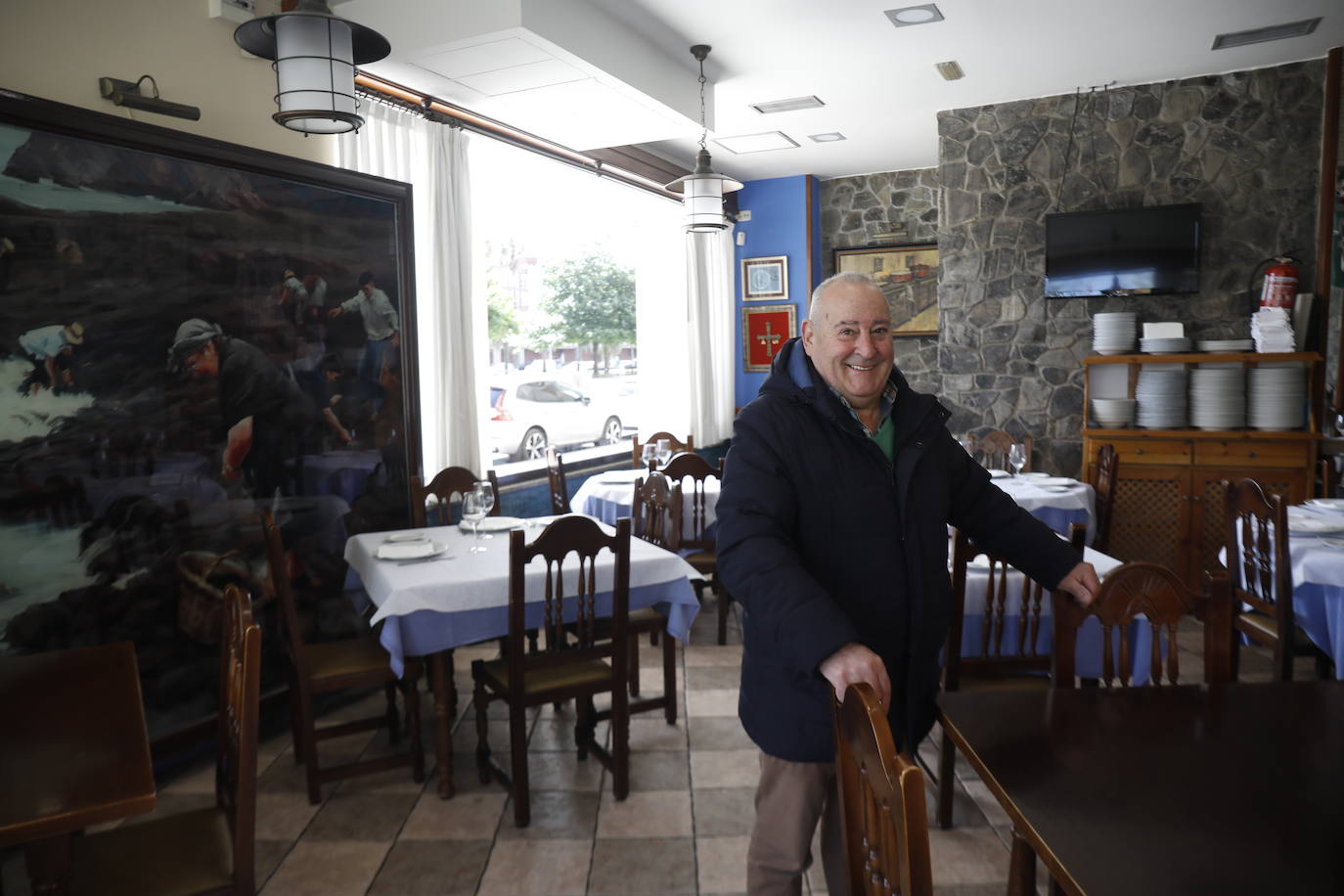 Avelino Rodríguez, propietario de la sidrería y marisquería Poniente.