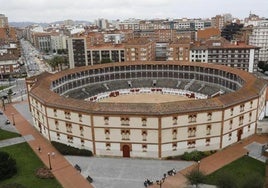 Vista general de la plaza de toros de El Bibio, en Gijón.