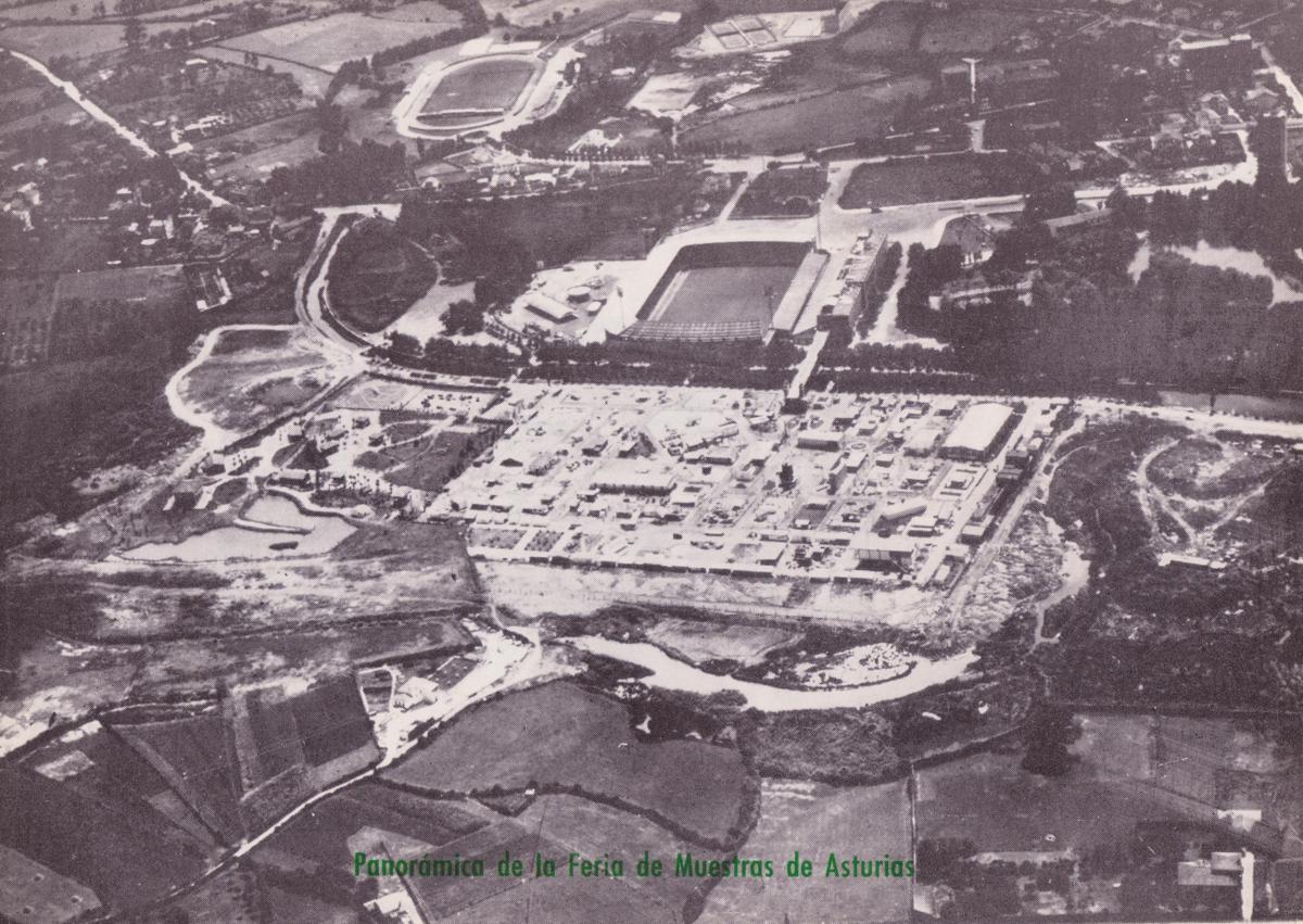 Imagen secundaria 1 - 1) Prados cortados por el meandro superior y plantaciones en los viveros municipales, abajo a la derecha. 1956. Vuelo Americano. 2) Vista aérea oblicua de la vega derecha del Piles con la calle o paseo Doctor Fleming ya abierto y prolongado hasta el solar —se advierte— donde se hizo el palacio de los deportes de La Guía. En el margen derecho se ve la preparación de los terrenos del parque Inglés, que ya se había comenzado a arborizar a finales de la década de 1960. Fecha: 1970. 3) 2) El delfín que hoy adorna el Sanatorio Marítimo, estaba en la puerta principal de la Feria de Muestras. 1974.