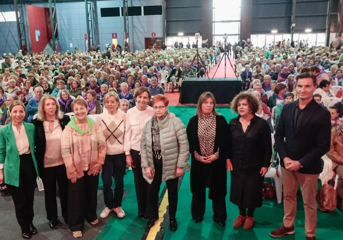 Gijón se convirtió hoy en la capital asturiana de las personas mayores con un encuentro multitudinario en el recinto ferial 'Luis Adaro'.