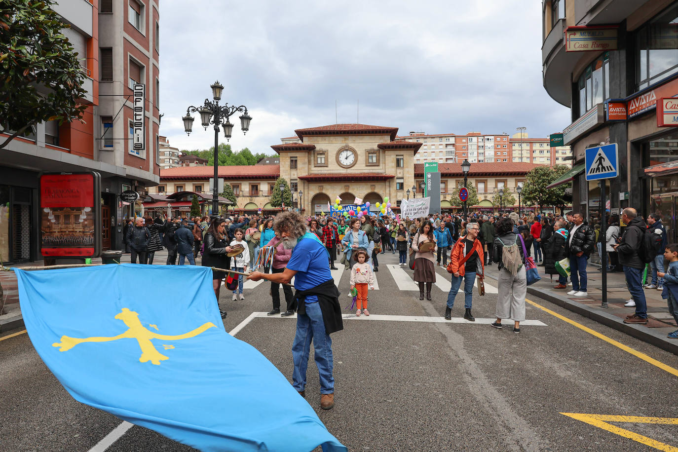 Las imágenes que deja la manifestación en Oviedo por la oficialidad del asturiano