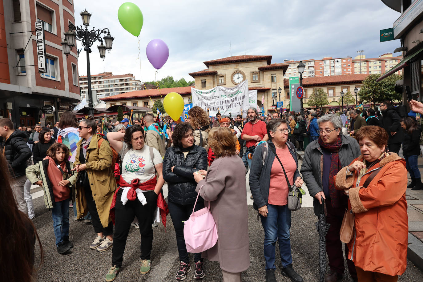 Las imágenes que deja la manifestación en Oviedo por la oficialidad del asturiano