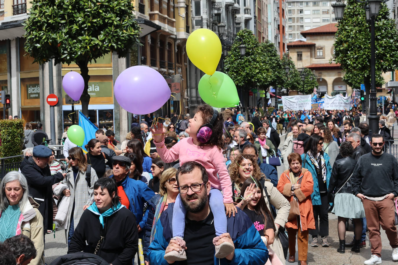 Las imágenes que deja la manifestación en Oviedo por la oficialidad del asturiano