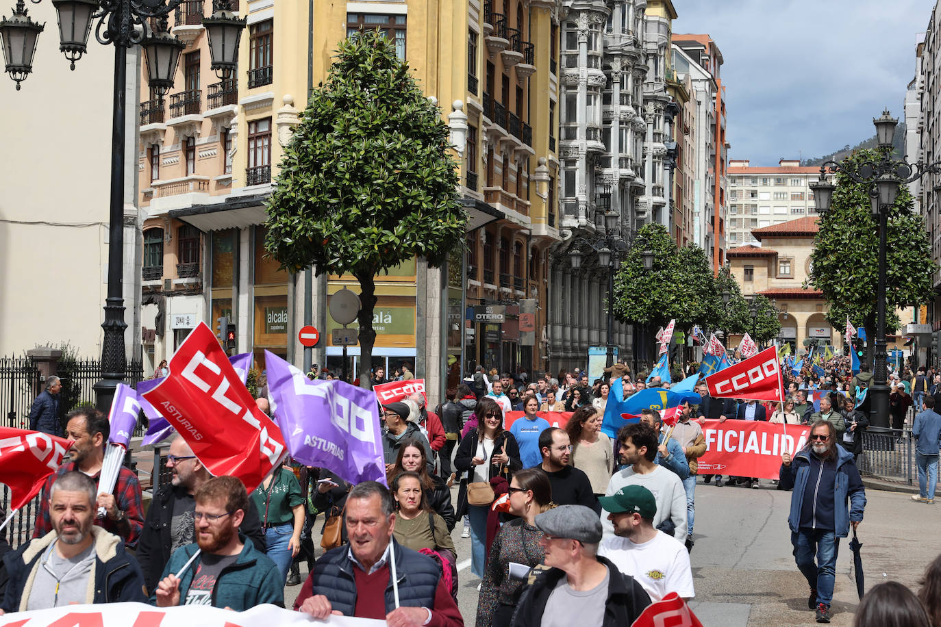 Las imágenes que deja la manifestación en Oviedo por la oficialidad del asturiano