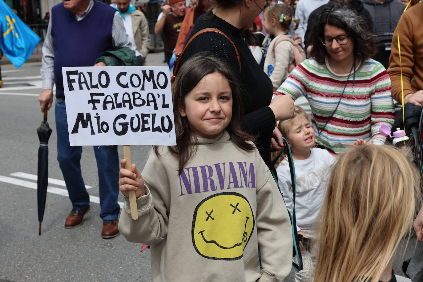 Las imágenes que deja la manifestación en Oviedo por la oficialidad del asturiano