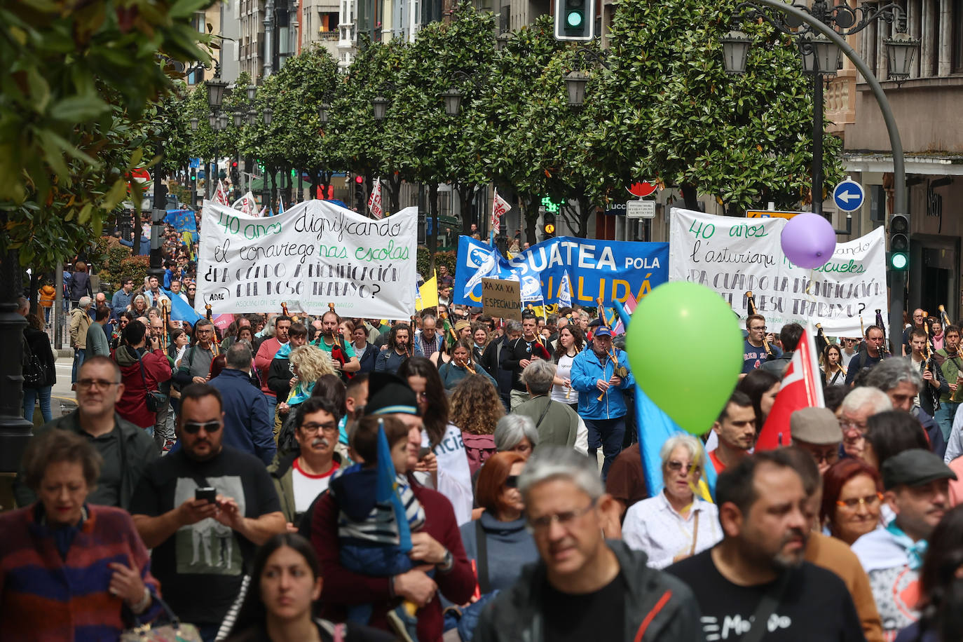 Las imágenes que deja la manifestación en Oviedo por la oficialidad del asturiano