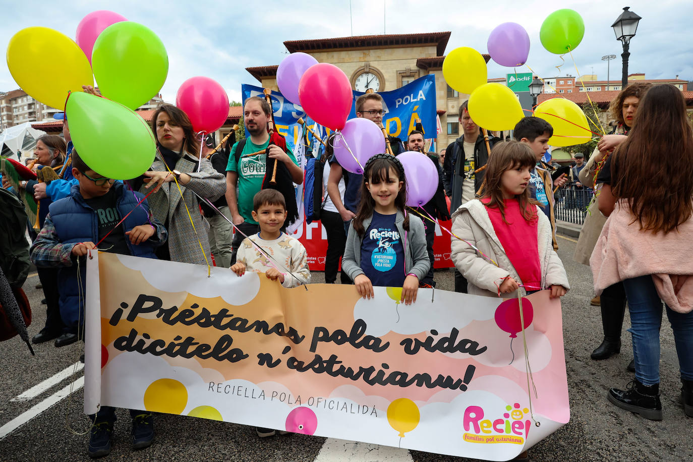 Las imágenes que deja la manifestación en Oviedo por la oficialidad del asturiano