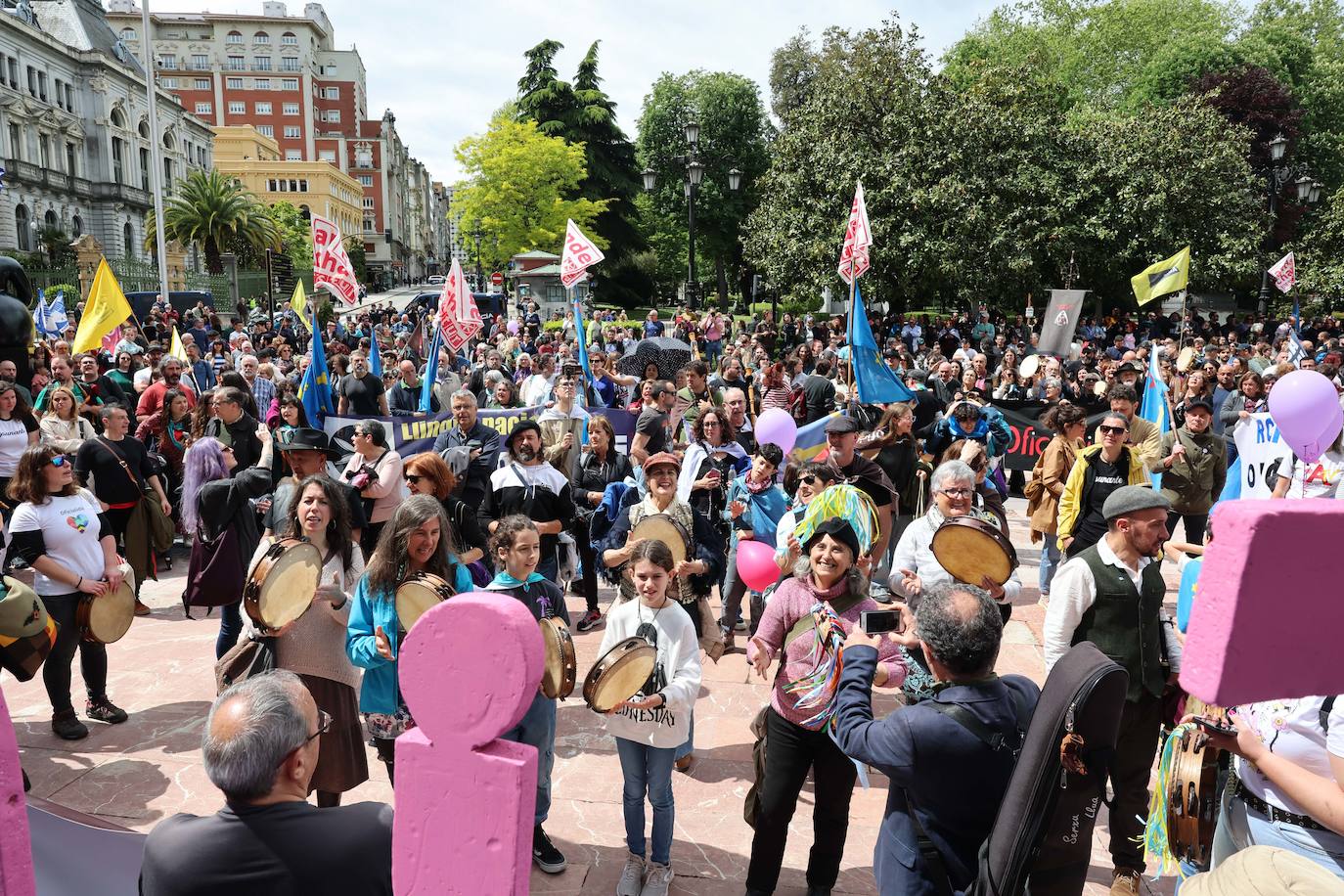 Las imágenes que deja la manifestación en Oviedo por la oficialidad del asturiano