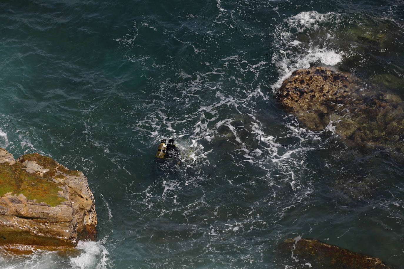 Así fue la búsqueda de proyectiles de artillería en la costa de Gijón