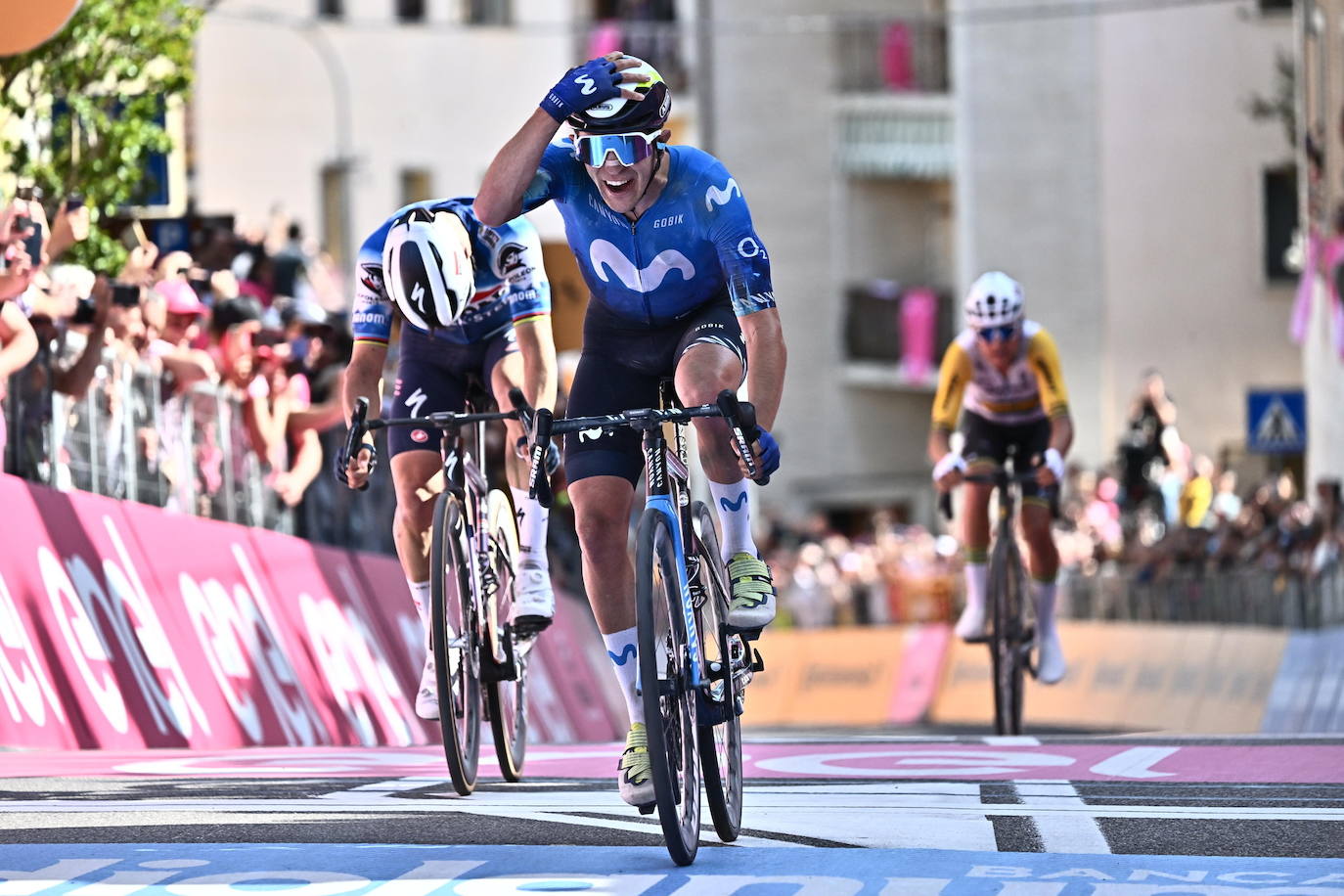 Pelayo toca el cielo en su primer Giro de Italia