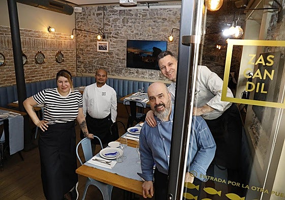 José Luis Camacho y su equipo, en Zascandil.