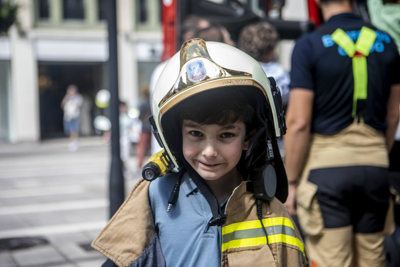 Los niños de Oviedo se convierten en bomberos y policías
