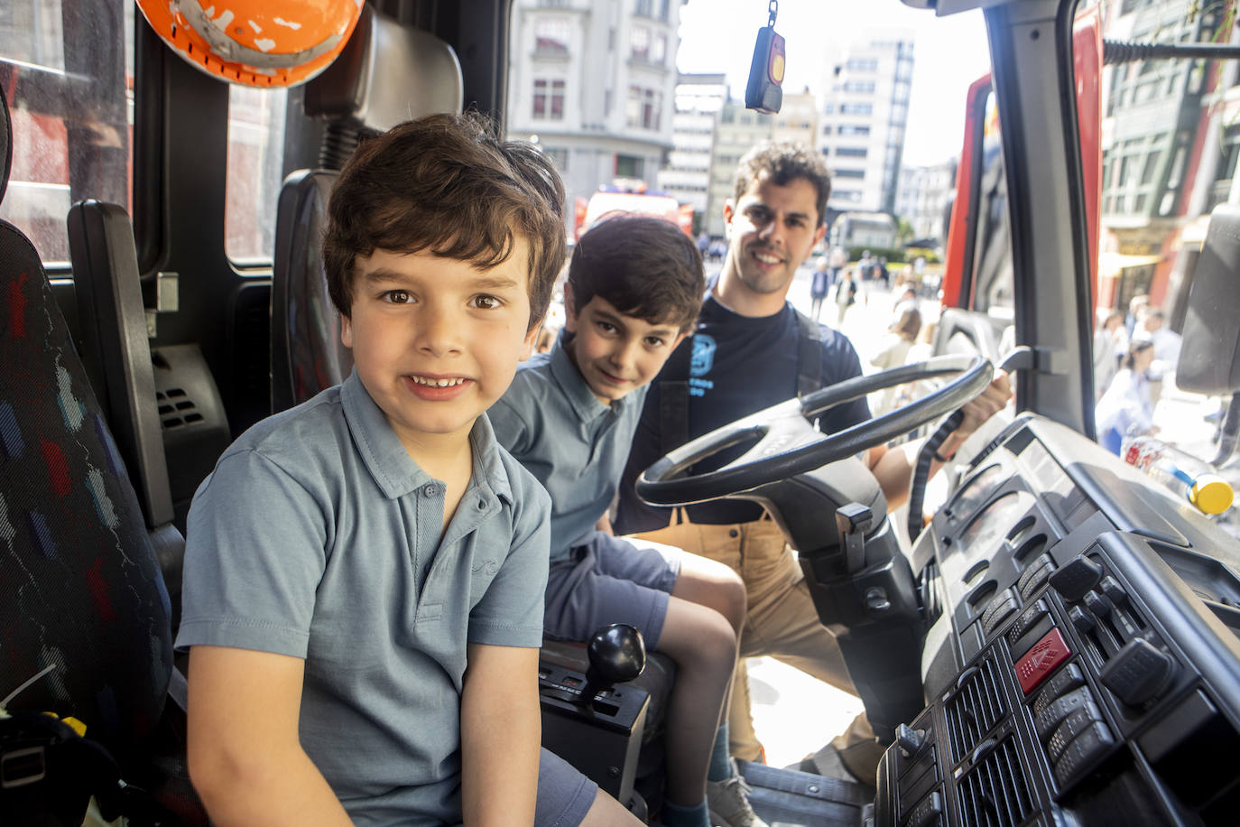 Los niños de Oviedo se convierten en bomberos y policías