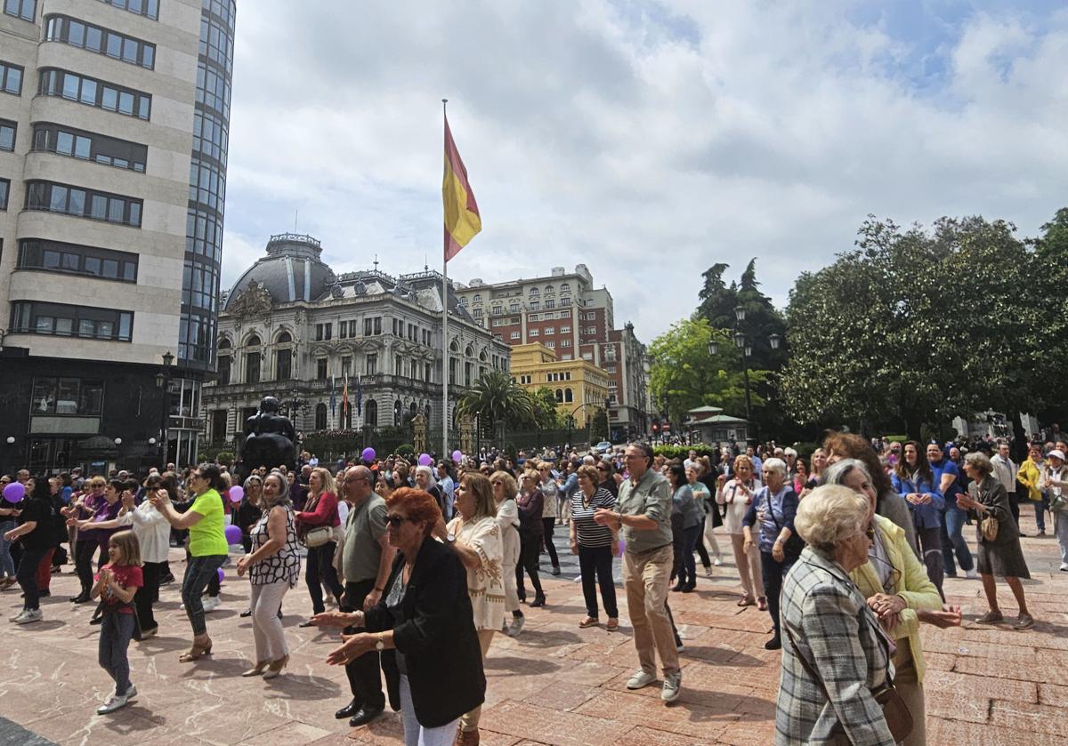 Marcha solidaria en Oviedo por el Día Mundial de la Fibromialgia.