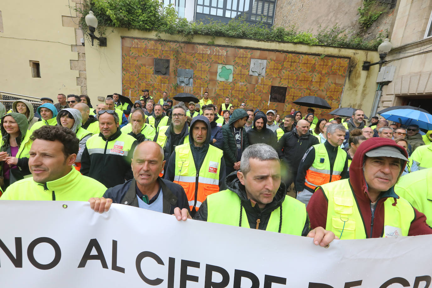 Los trabajadores de Saint-Gobain: «¡Basta ya! Avilés es industrial»